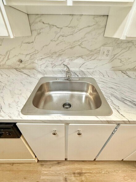Building Photo - 18524 TM JD GISZ LLC