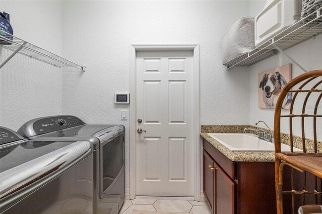 Building Photo - 205 Bengal Cir