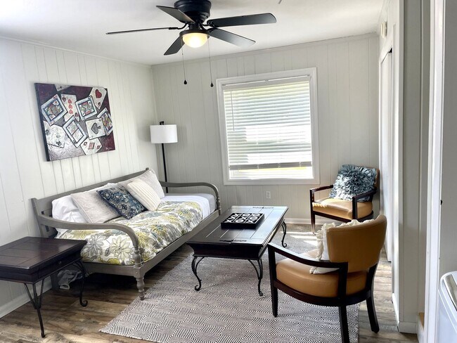 Building Photo - 214 Chapman Ln