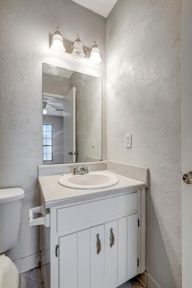 Building Photo - 710 Rachels Trl