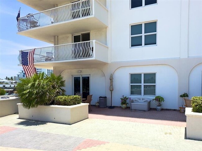 Building Photo - 1 Las Olas Cir