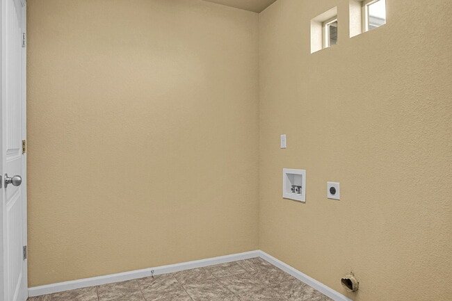 Building Photo - $2,400.00 - 4 Bed, 3.5 Bath Home in CO Springs with Great Community Amenities!