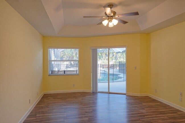 Building Photo - 781 SW Dolores Ave