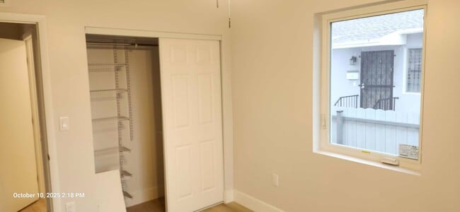 Building Photo - Samuel Duplex