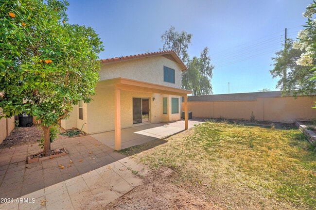 Building Photo - 8804 E Charter Oak Dr