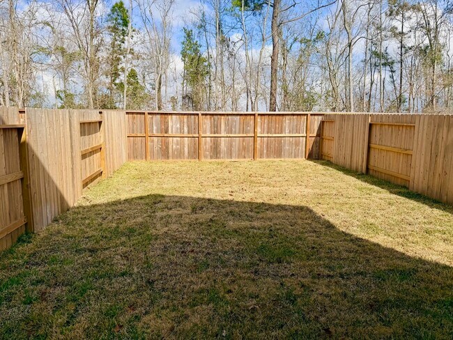 Building Photo - 921 Pertuso Ln