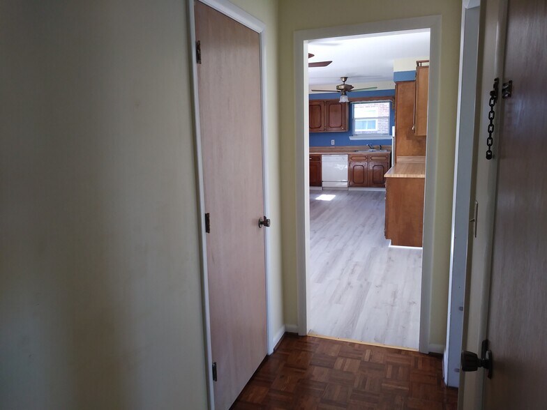 Building Photo - 2512 Sharron Dr