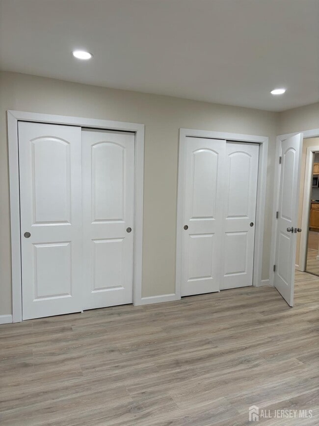 Building Photo - 289 Main St