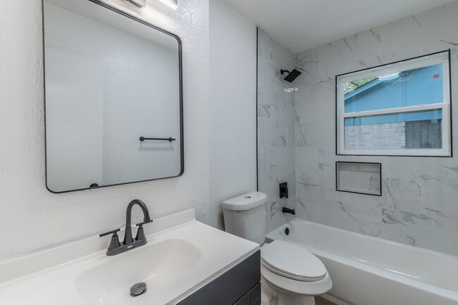 Building Photo - Remodeled 2BR Home w/ Fenced Yard – Only $1395