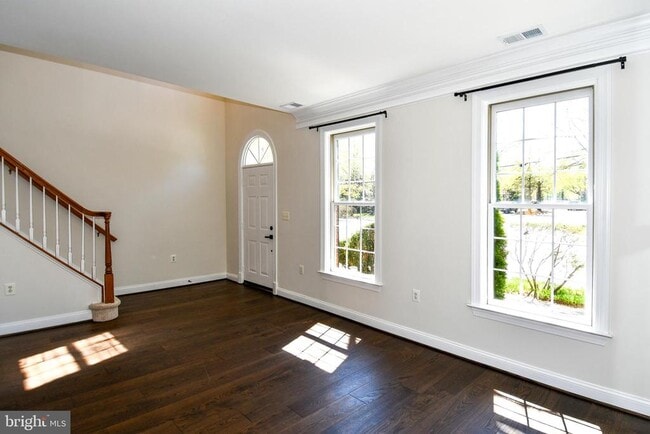 Building Photo - 301 Hillwood Ave