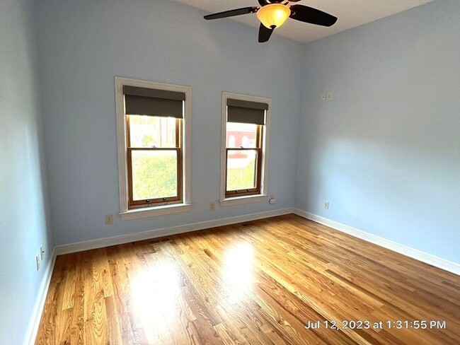 Building Photo - Harrison West Adorable 2 Bedroom updated C...