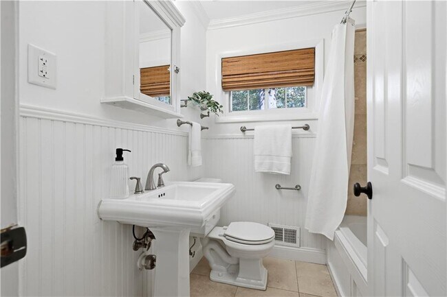 Building Photo - 2070 Drew Valley Rd NE