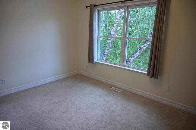 Building Photo - 713 Lake Ave