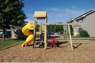 Building Photo - PARKWAY TOWNHOUSES