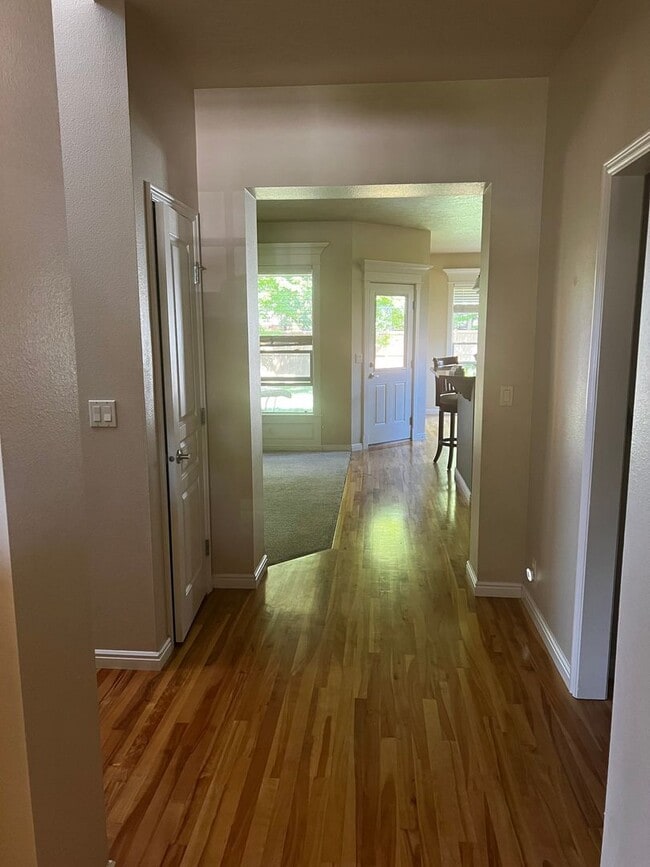 Building Photo - "Luxury Living: Stunning home with marble counter tops & Fireplace!"