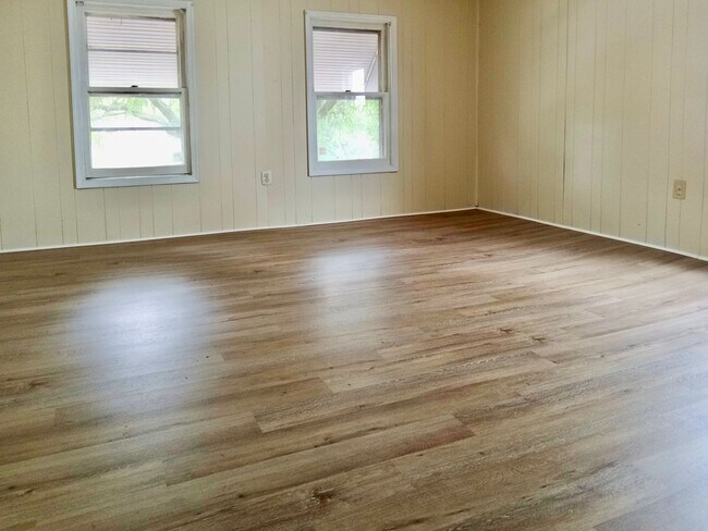 Building Photo - 26-28-28 E Pine St.