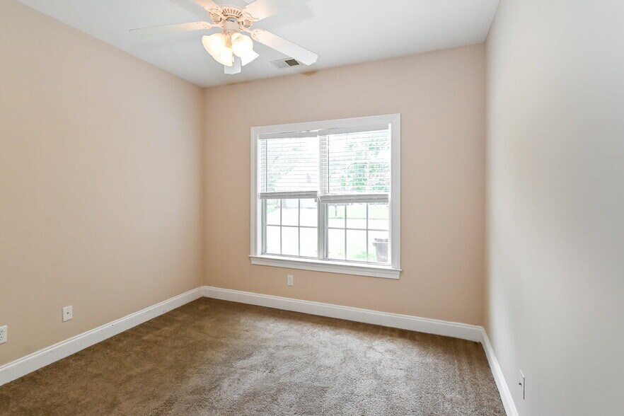 Building Photo - 4869 Rosebrook Cir E