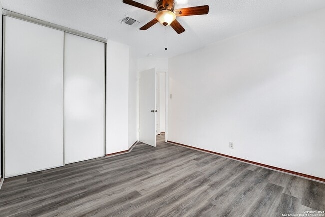 Building Photo - 6943 Sunshine Tree Dr