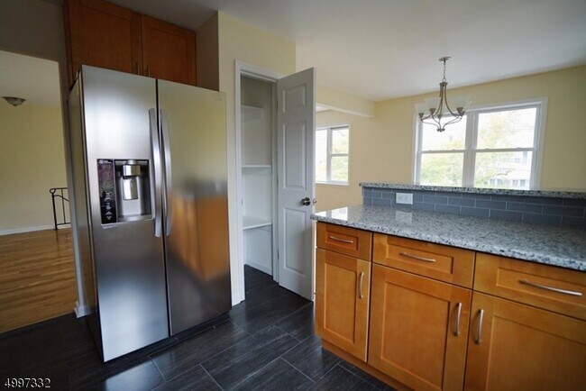 Building Photo - 7 Brown St