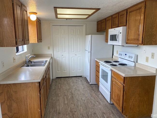 Building Photo - Townhome near Dixie State University