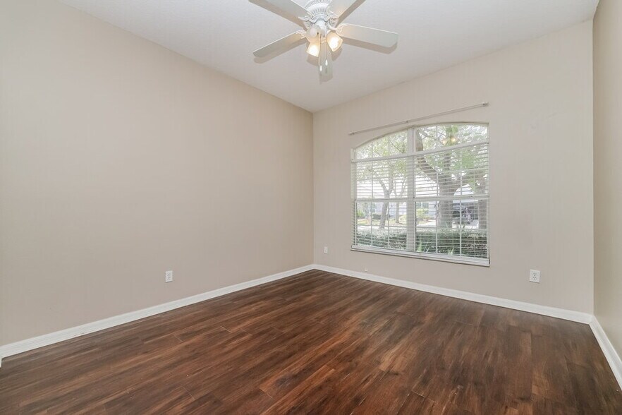 Building Photo - 6816 Surrey Oak Dr