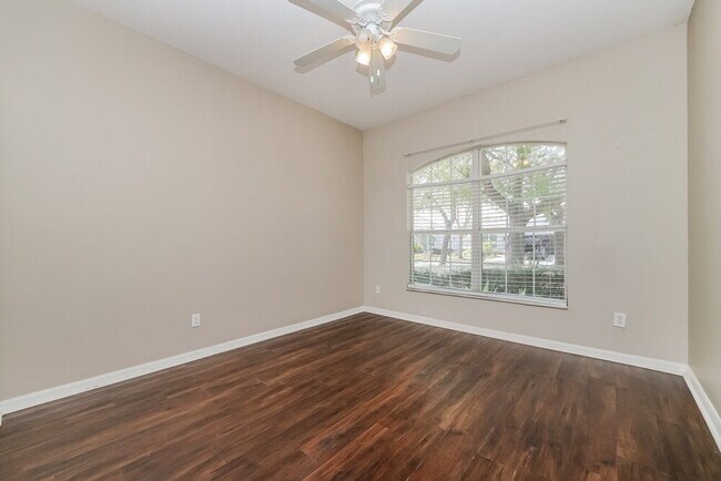 Building Photo - 6816 Surrey Oak Dr
