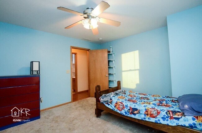 Building Photo - FENCED BACKYARD, CLOSE TO FT. RILEY!
