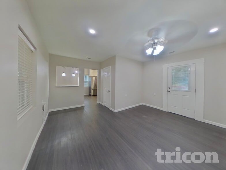 Building Photo - 4223 Dinglewood Ave