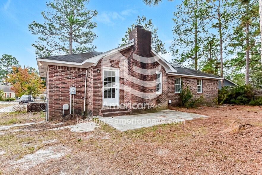 Building Photo - 111 Carlsbad Ct