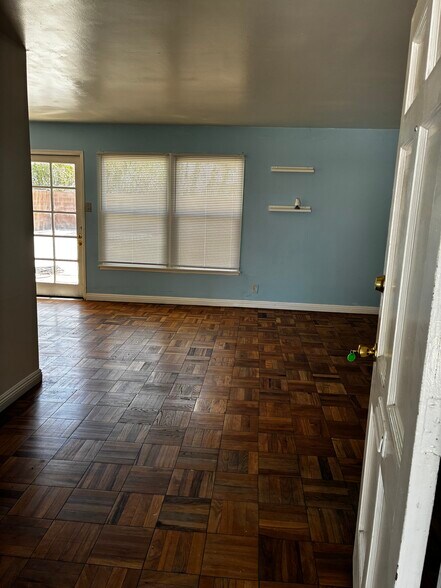Building Photo - 2154 Stevely Ave