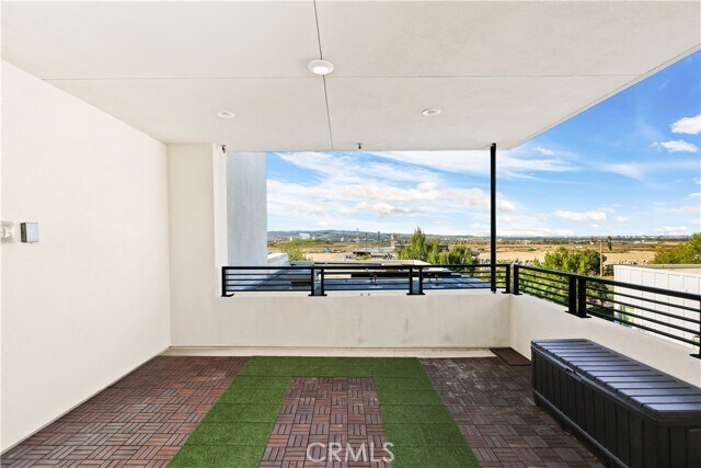 Building Photo - 148 Spectacle