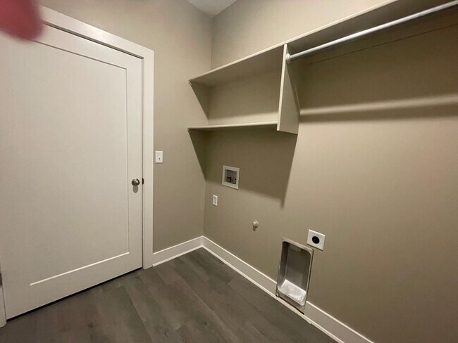 Building Photo - 9333/35 E Wassall