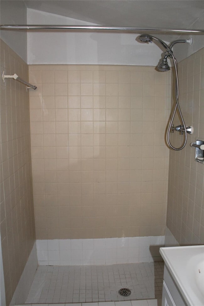 Building Photo - 1520 SW 5th St