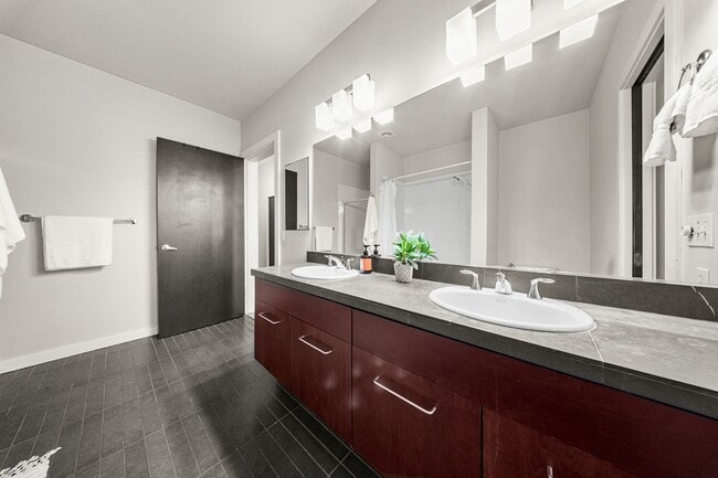 Building Photo - Portal Condominiums ~ Queen Anne