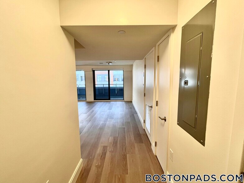 Building Photo - 1079 Commonwealth Ave