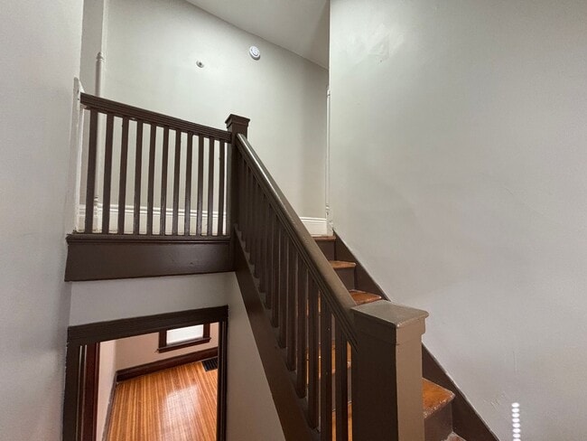 Building Photo - 4 Bedroom Park Ave House - 2 Full Baths, D...