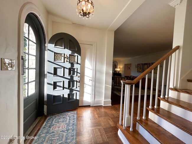 Building Photo - 7 Totem Rd