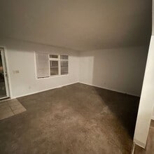 Building Photo - Rent ready!