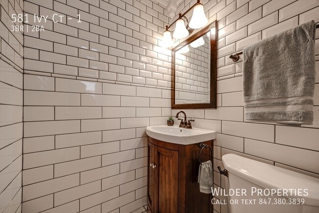 Building Photo - 581 Ivy Ct