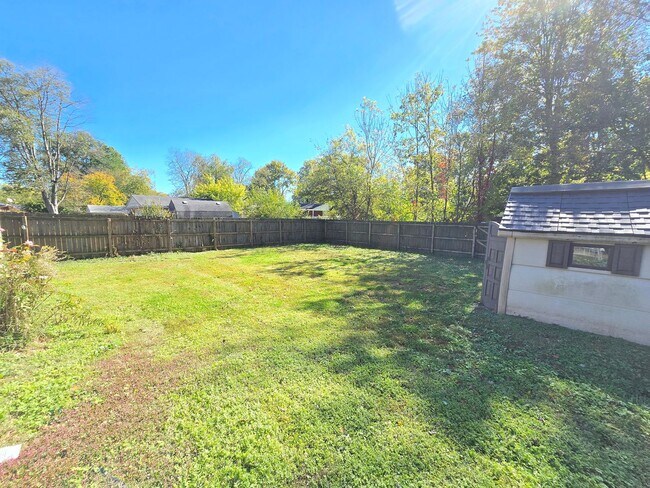Building Photo - Newly Renovated 3 Bedroom Home – Modern Co...