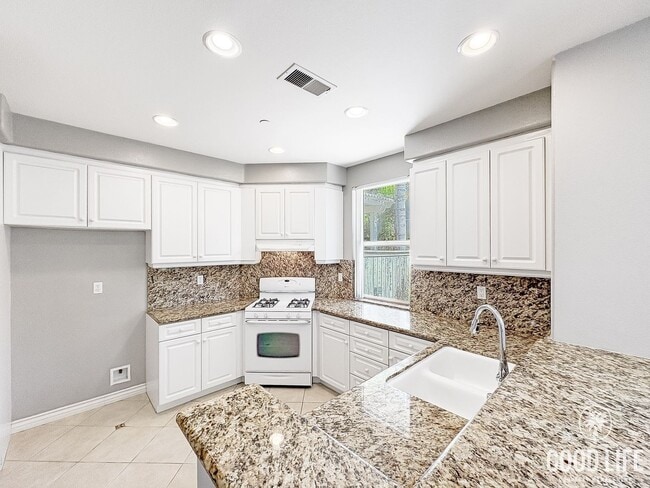 Building Photo - Available Now - Gated San Marcos 2BR/2.5BA...