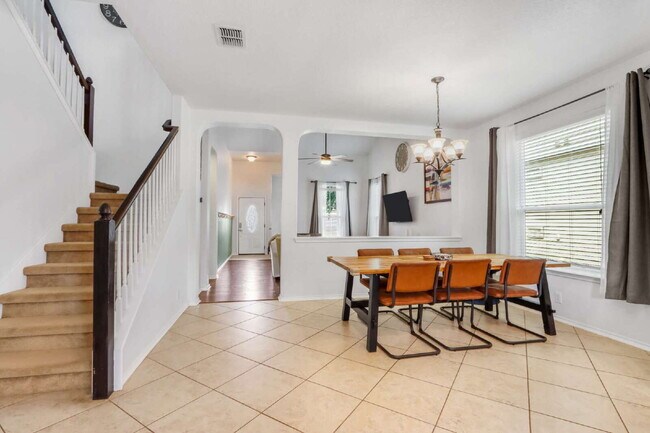 Building Photo - "Charming 3-Bed Oasis with 2.5 Baths in Sa...