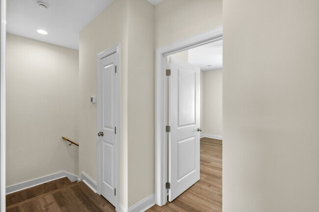 Building Photo - 3260 Academy Dr