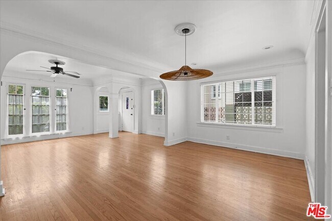 Building Photo - 1018 Havenhurst Dr