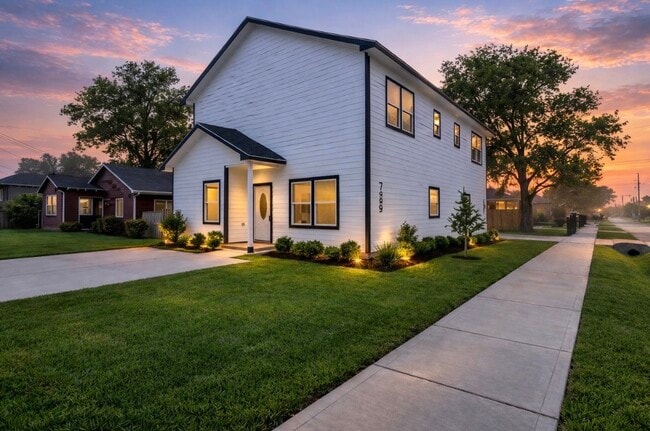 Building Photo - 7989 Sunbury St