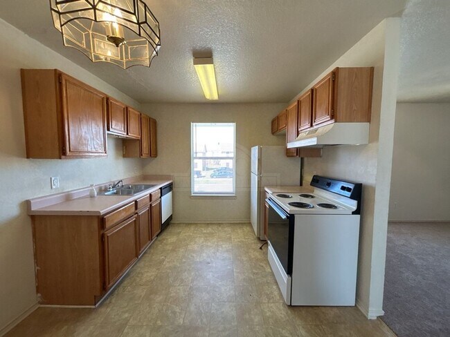 Building Photo - 1702 Benttree Dr