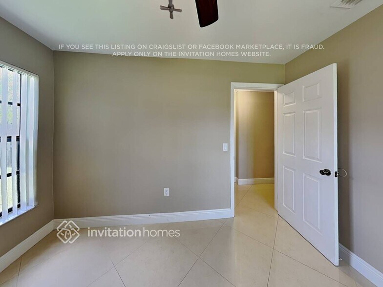Building Photo - 562 SW 168th Way