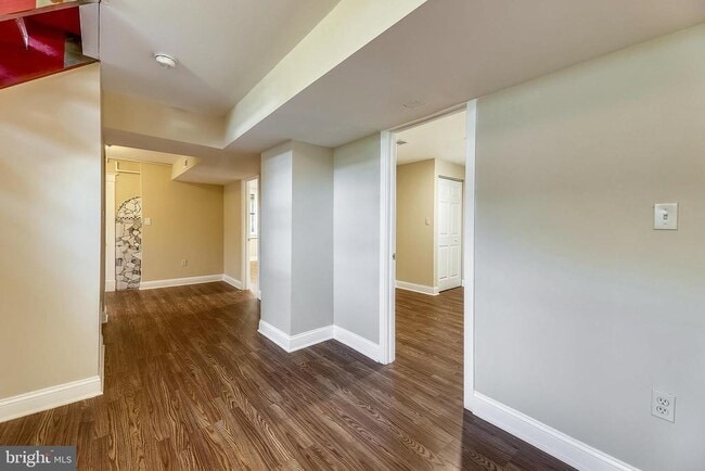 Building Photo - 1321 Maple Ave