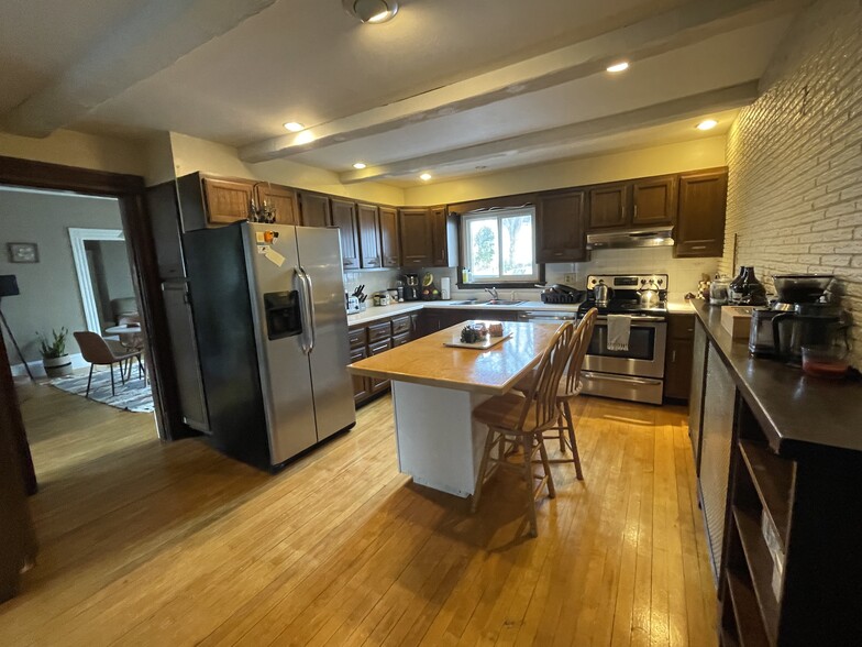 Island Kitchen - 395 Hanover St