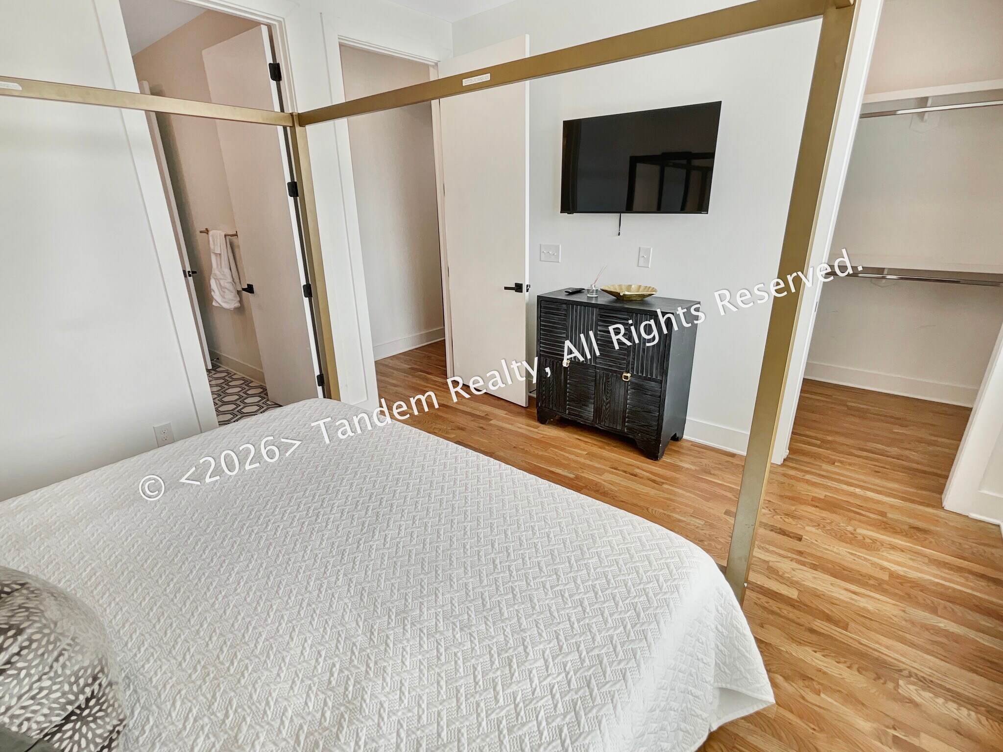 Building Photo - 2807 Delaware Ave